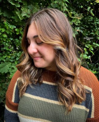Fall-ing for this color 🍂❤️
Painted by Sofia
#richardsalon
