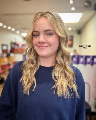 Blonde, but give it some warmth ☀️ 
Color by Kristen
#richardsalon
