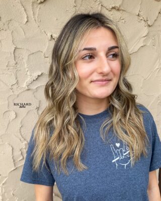 Lived-in blonde💛🤟🏼
Painted and cut by Kelcie
#richardsalon
